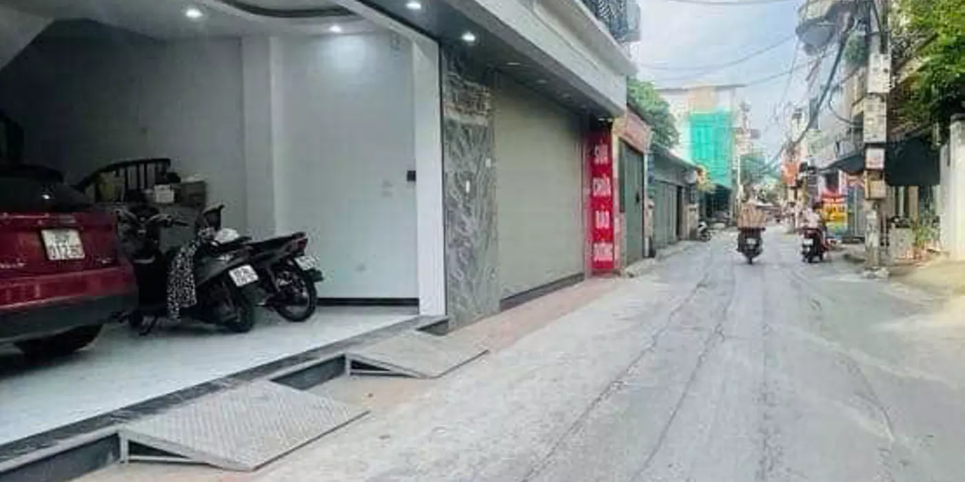 Siêu phẩm bán nhà 5 tầng mặt đường Phương Canh, Kinh doanh thoải mái, ô tô đỗ vào nhà.