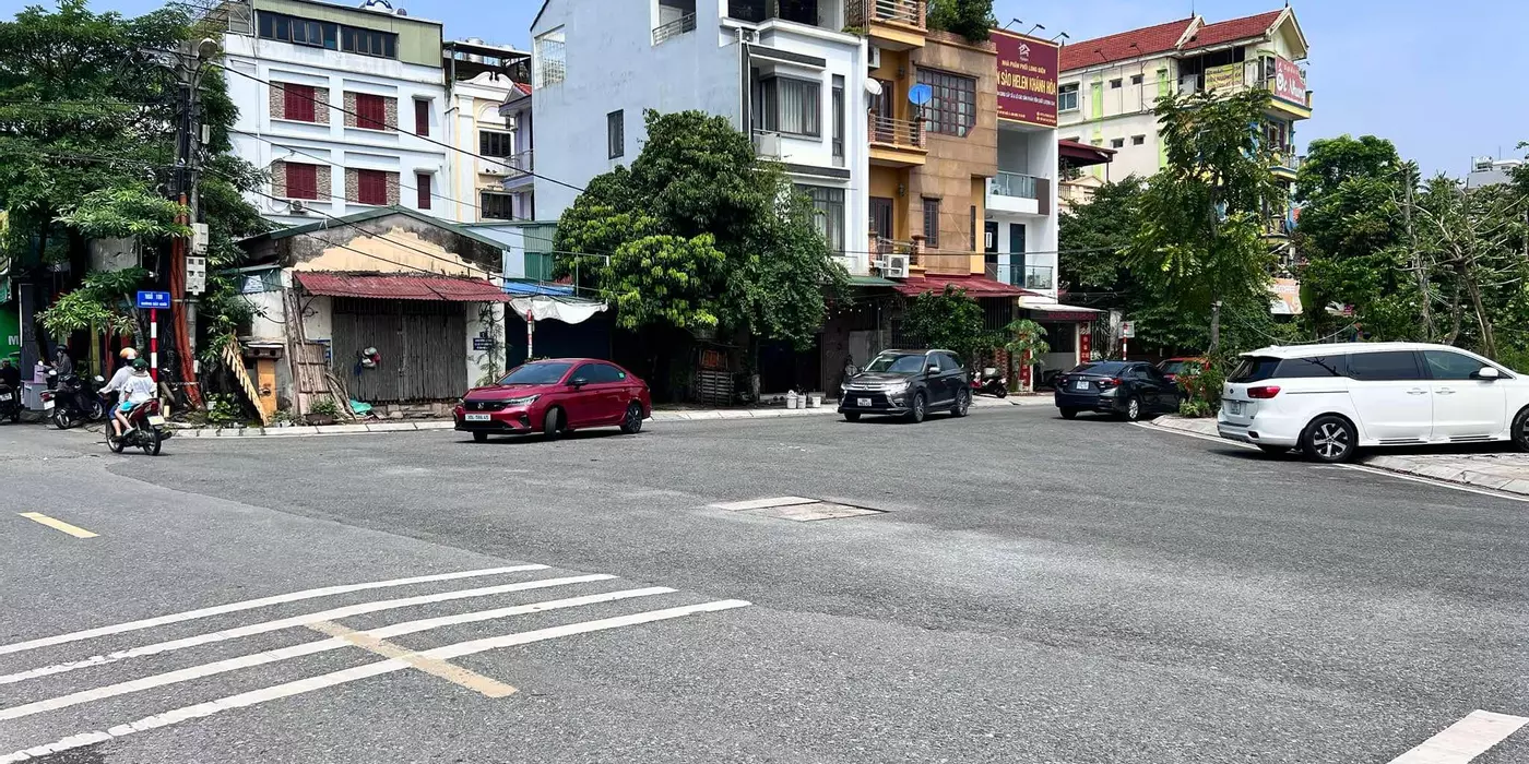 bán nhà mặt phố Bát Khối, 180m, mặt tiền 11.5m, full thổ cư, đón đầu cầu Trần Hưng Đạo