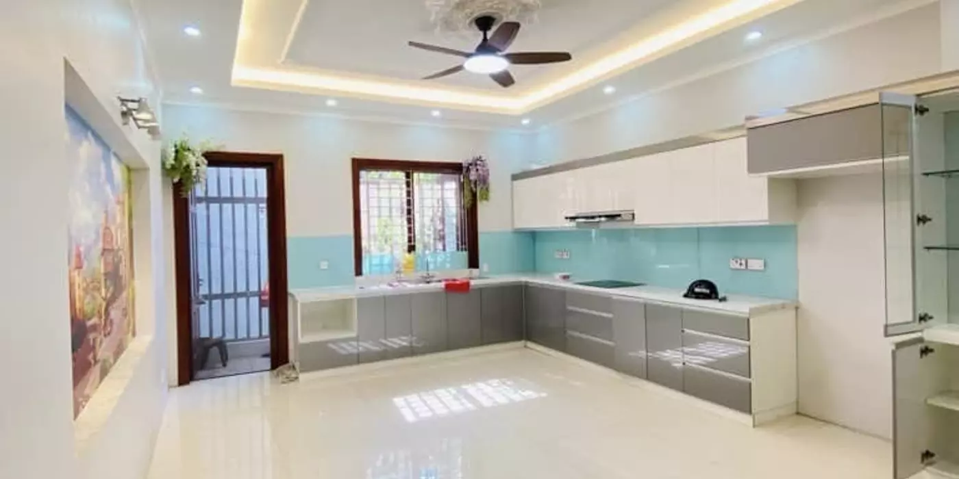 hà mặt phố Ngọc Thuỵ DT: 92m, MT: 5.5m