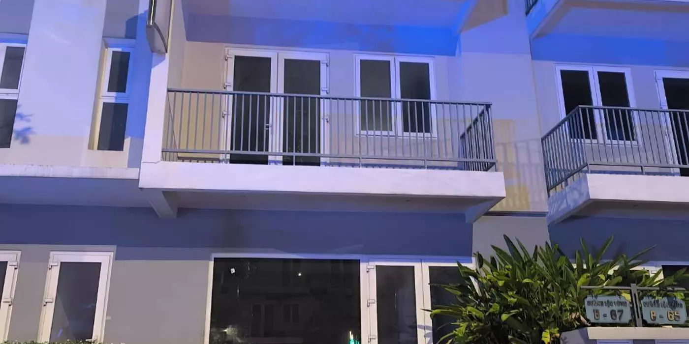 Bán nhà mặt phố Q.9, 105m², 3 tầng, 4PN, 8 tỷ, sổ đỏ