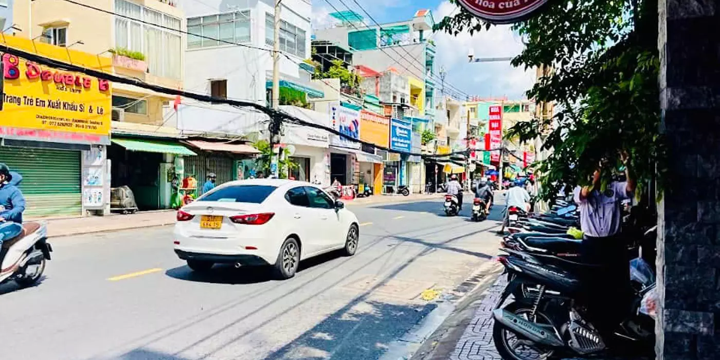 Bán nhà Cấp 4, Mặt tiền Lê Quang Định -  Phan Đăng Lưu, DT: 11x35m, Tiện xây, 99 tỷ.