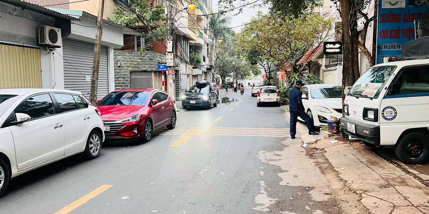 Biệt thự mini Cổ Linh-Tư Đình, 125m x 5 tầng, mặt tiền 8.5m, 1 mặt phố 1 mặt ngõ, gara ôtô, ô chờ