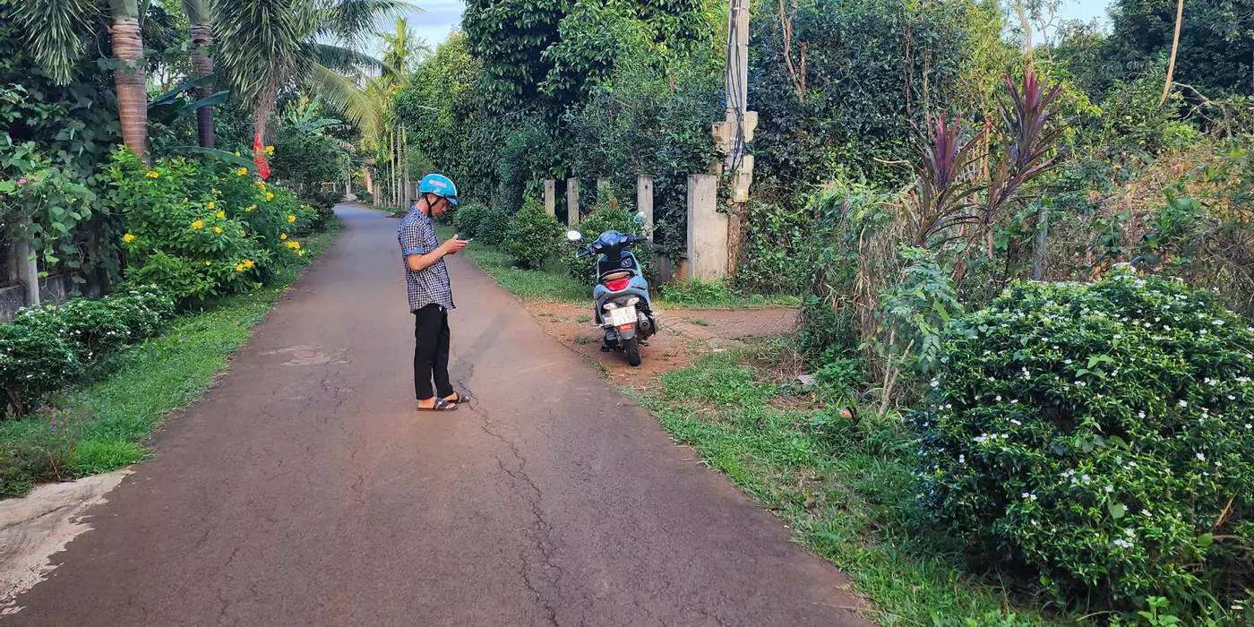 bán dất 2 mt đường hiện hữu, dt 8,4* 25 sổ riêng thổ cư