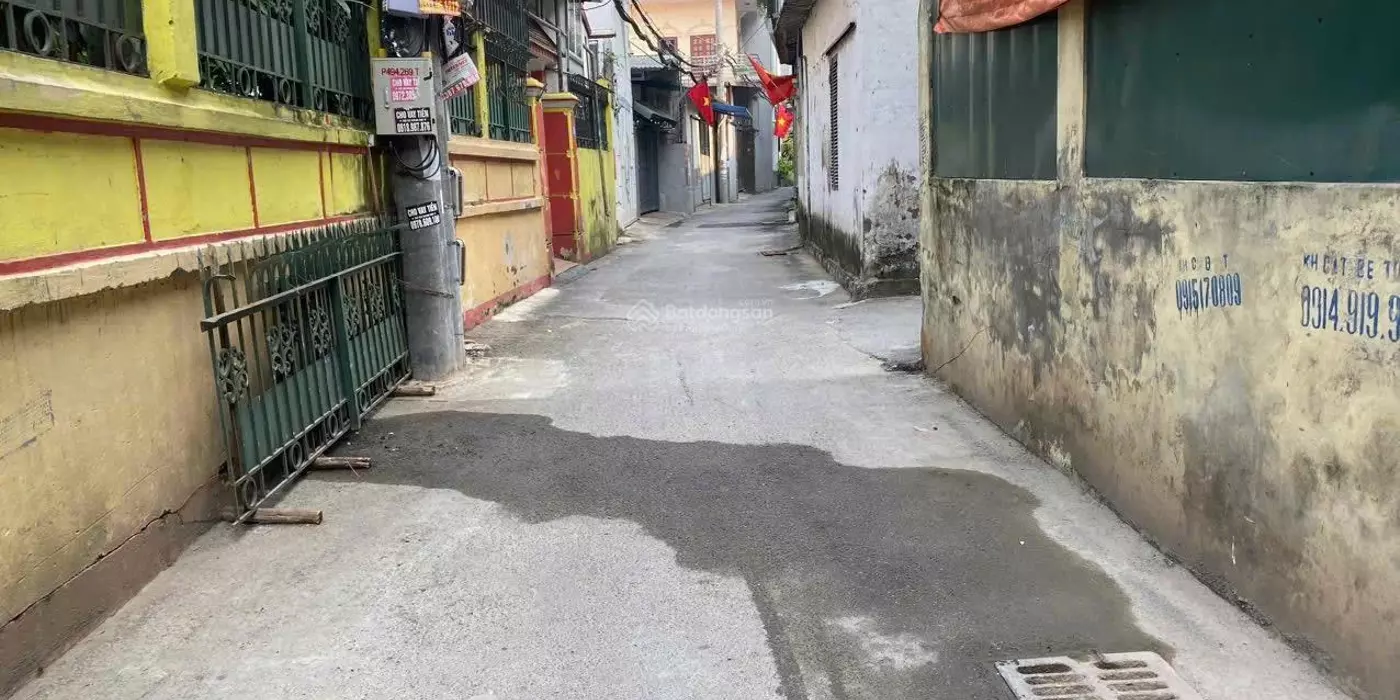 Bán đất tặng nhà cũ 77m ngõ 23 xuân la!!ô tô nhỏ vào tận nơi!!!