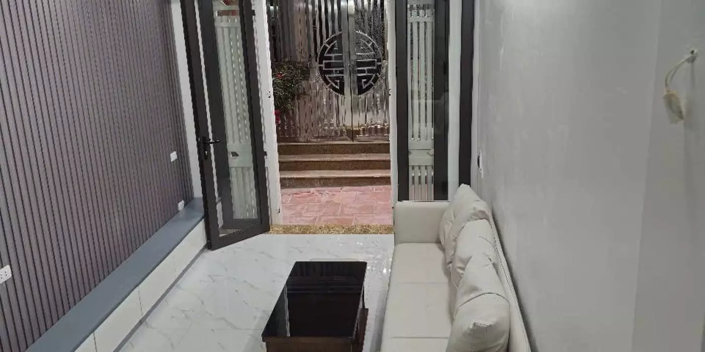 Bán nhà Lĩnh Nam giá 5.25 tỷ, diện tích 28m2, 5 tầng, mặt tiền 3m