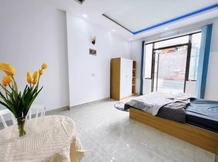 Chính chủ cho thuê phòng ban công mới 100% chỉ 3tr đầy đủ nội thất đường A4, Tân Bình