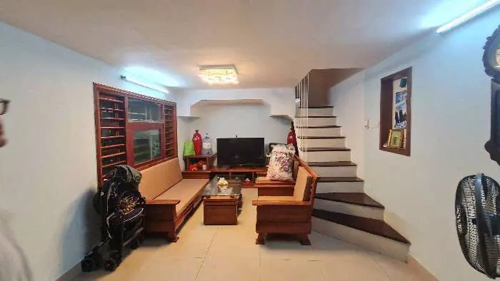 Mặt phố Yên Lãng 32 mét, ô tô tránh,ngõ thông, nhà vuông vắn,5 tầng, sổ đỏ hàng hiếm có duy nhất