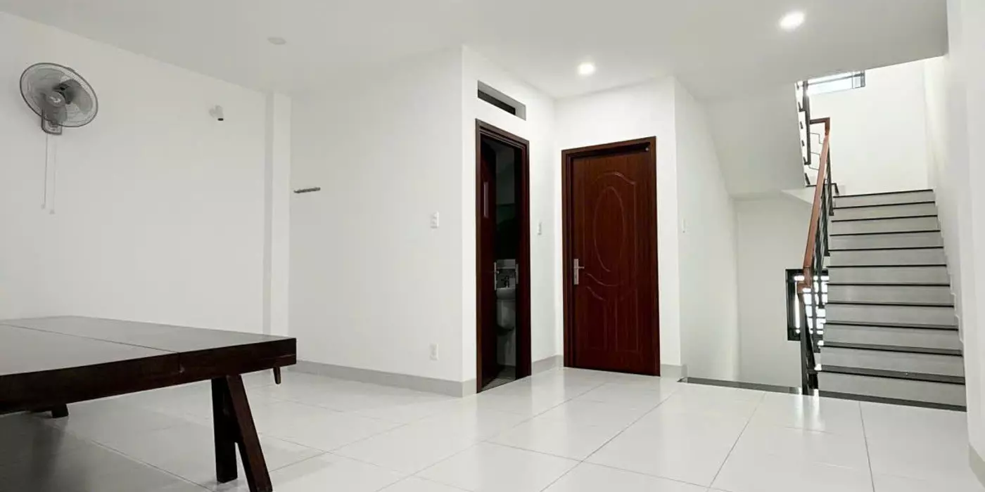 Bán nhà Mặt tiền Lê Quang Định -  giao Nơ Trang Long, DT: 5/6x18m, 3T - 4PN, 19.5 tỷ.