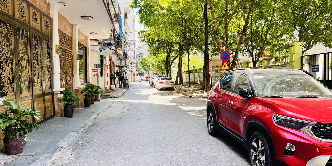 nhà đẹp Nguyễn Văn Cừ, lô góc,6 tầng  thang máy, ôtô vào nhà