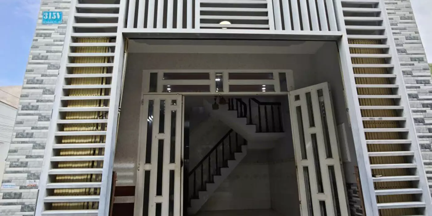 132. Nhà 5,5 triệu 3 phòng ngủ gần cầu Bà Bộ