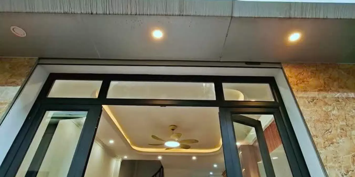 BÁN NHÀ MỚI- ĐẸP- Ô TÔ ĐỖ CỔNG- FULL NỘI THẤT Phố Huỳnh Tấn Phát 35m2 X 5 Tầng  8.35 Tỷ Long Biên