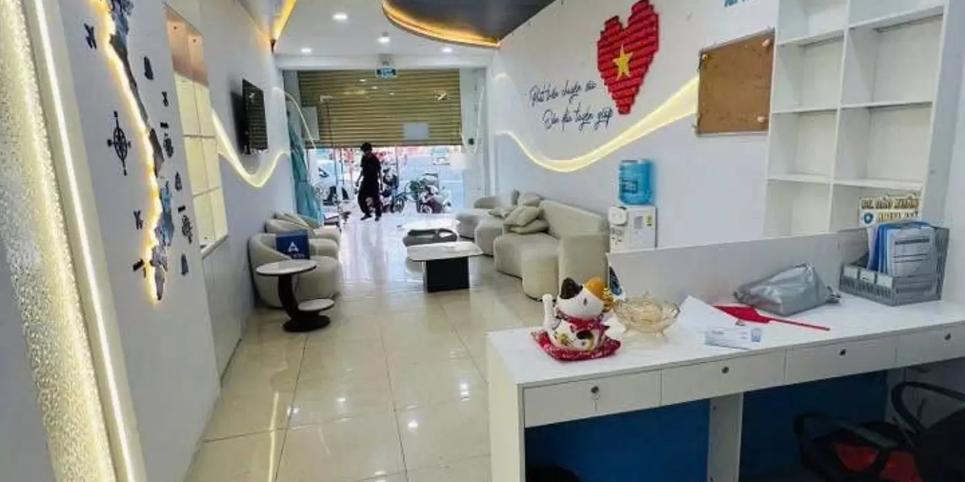 Sang nhương mặt bằng có đầy đủ pccc Trang thiet bị Quận 10