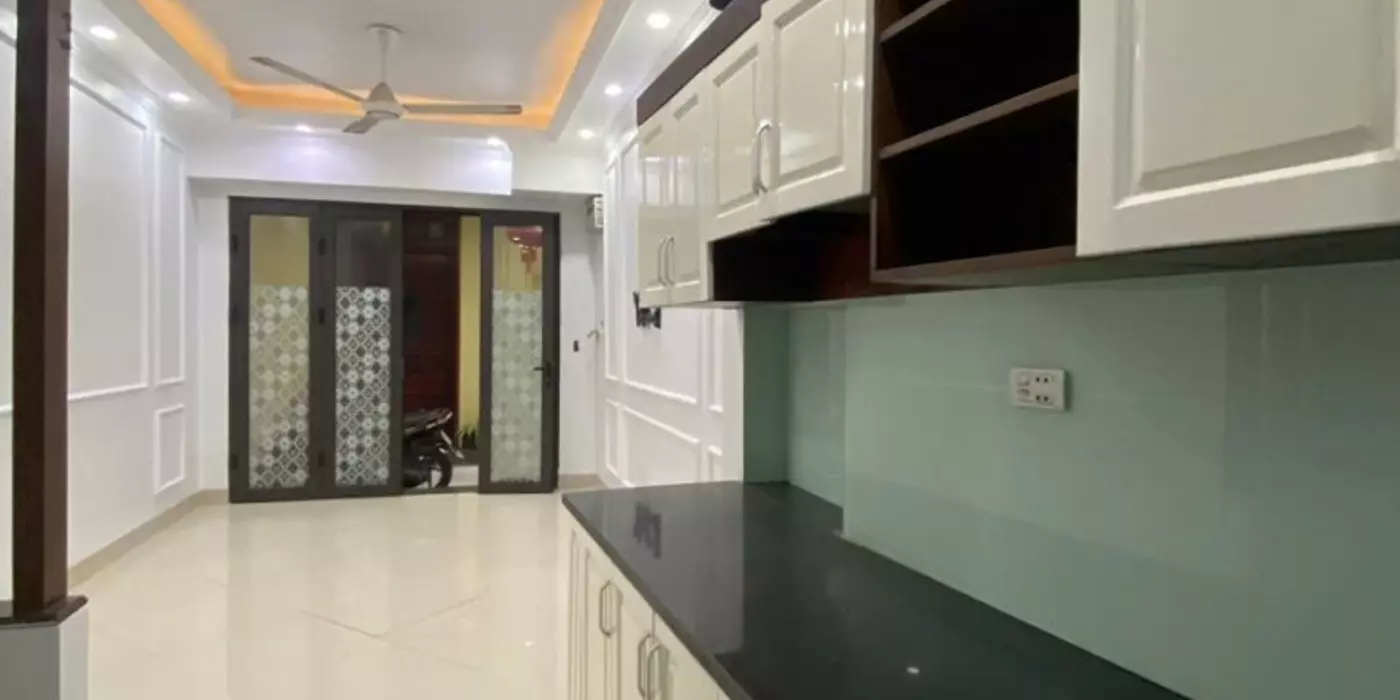 🏡 NHÀ BÁT KHỐI – LONG BIÊN
34m² – 5 tầng – ở ngay – giá tốt