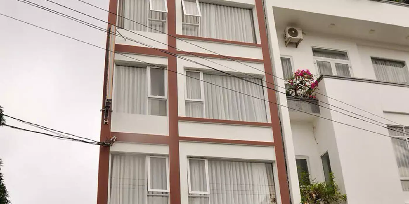 GIẢM MẠNH 2TY CHO CĂN KHÁCH SẠN CÁCH BIỂN CHỈ 200M GẦN CHỢ KHU TRUNG TÂM PHÍA BẮC NHA TRANG