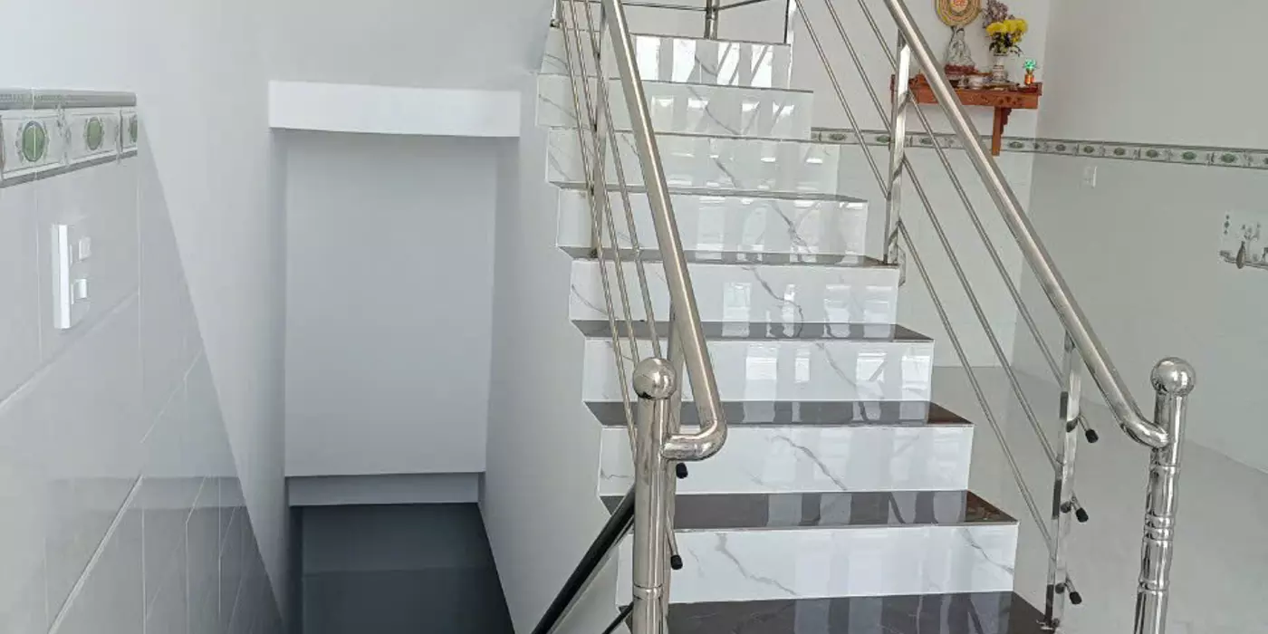 Bán nhà 1 trệt 2 lầu đường Nguyễn Tri Phương, LaGi giảm 60% 2.3 tỷ