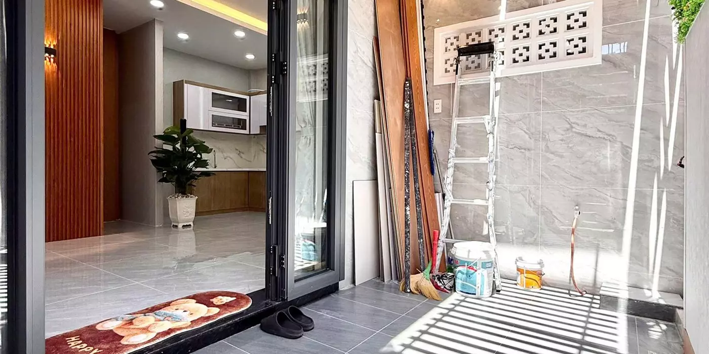 BÁN NHÀ 2 TẦNG TẶNG FULL NỘI THẤT QUẬN 12 - GIÁP GÒ VẤP - SÁT CV PM QUANG TRUNG -  NGANG 5.8M -
