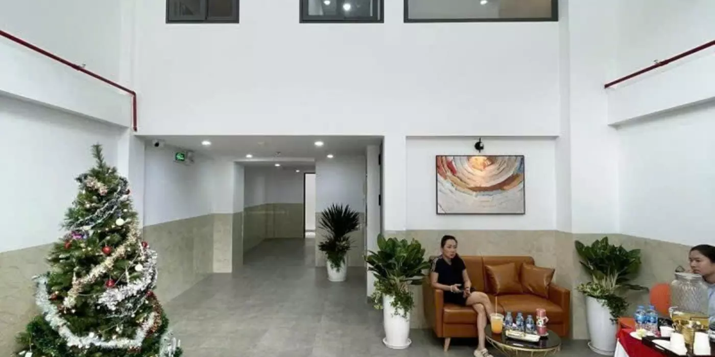 Bán CHDV 6 lầu mới 100% 17PN ngang 6m 108m2 ngay chợ Phạm Văn Bạch TN 100tr chỉ 21.9 tỷ.