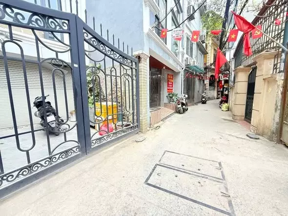 Lạc Long Quân – CCMN 6T thang máy 104m² MT 6.1m – Giá chào 27.5 Tỷ Gần Hồ Tây