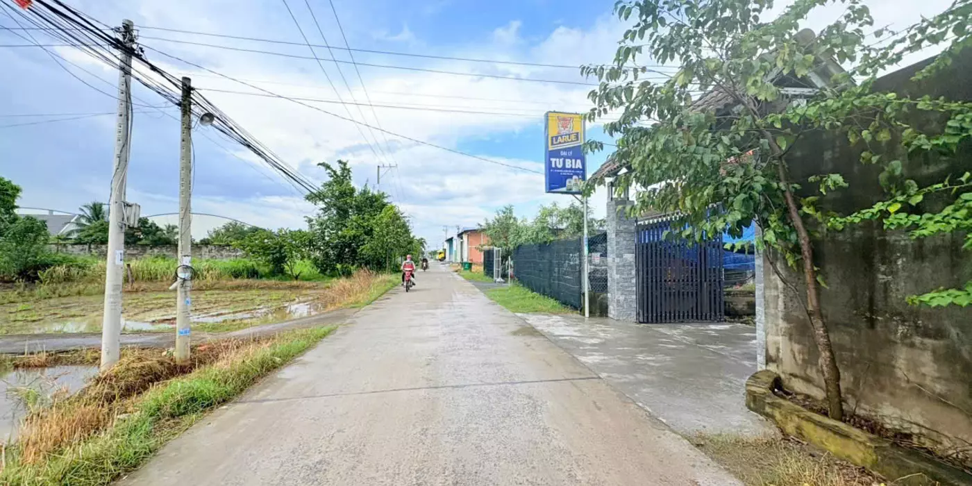 Bán đất thổ lúa vuông vức , đường beton xe 8 tấn xã Tân Bửu tdt 600m2 ( 150m2 thổ ) giá 6 tỷ
