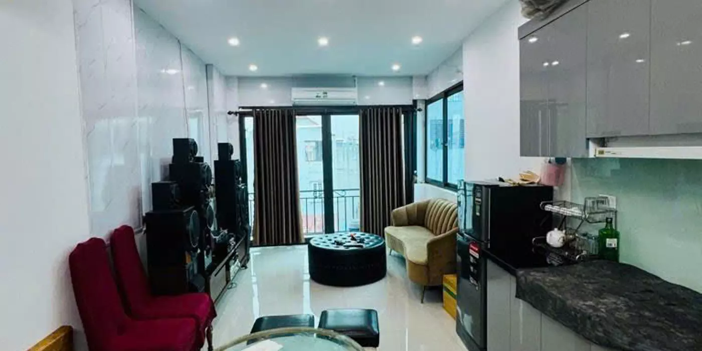 Nhỉnh 13t , 5 tầng thang máy,cách 1 nhà ra mặt phố Ngọc Lâm , cực hiếm nhà bán,dân xây Btct chắc