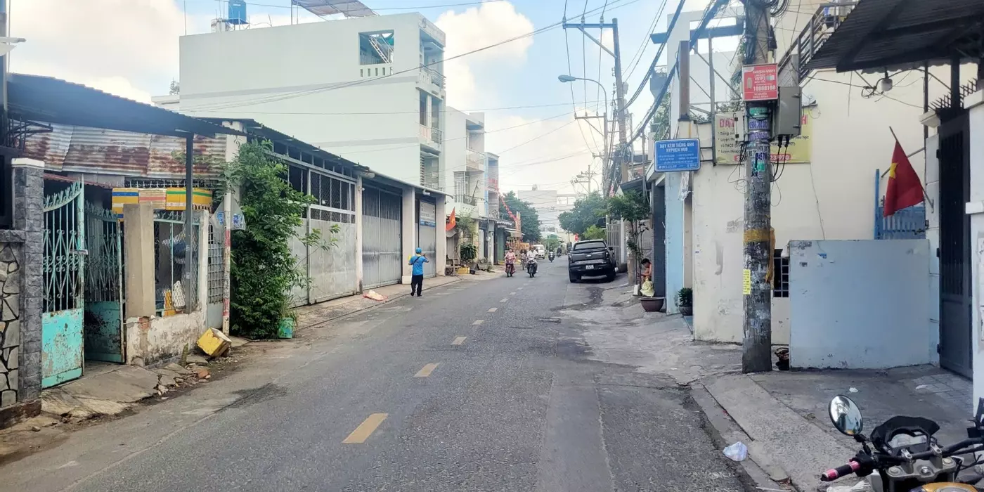 MẶT TIỀN VIP ĐÔNG HƯNG THUÂN NHÀ C4 SÁT SONG HÀNH
NGANG KHỦNG 7.4M-NỞ HẬU ĐẸP 8.5 M.CN: 254M2