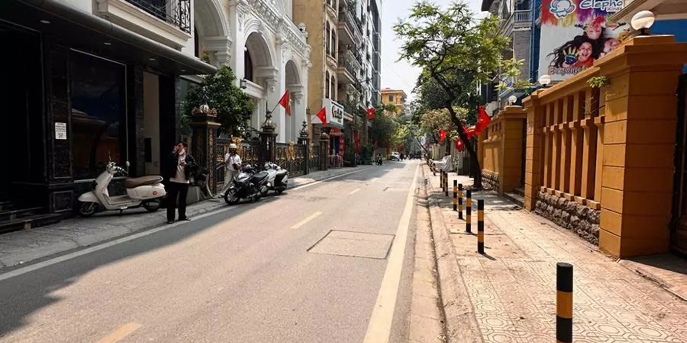 Bán nhà MP Phố Linh Lang Ba Đình 103m2 10 Tầng thang máy MT 11m Doanh Thu 2.4 Tỷ Năm, Giá 67.8 Tỷ