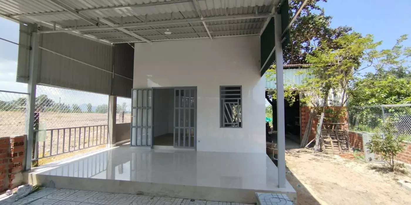 Bán nhà 1000m2 Tân Phước, LaGi 200m2 thổ cư 2PN chỉ 1.7 tỷ đường bê tông