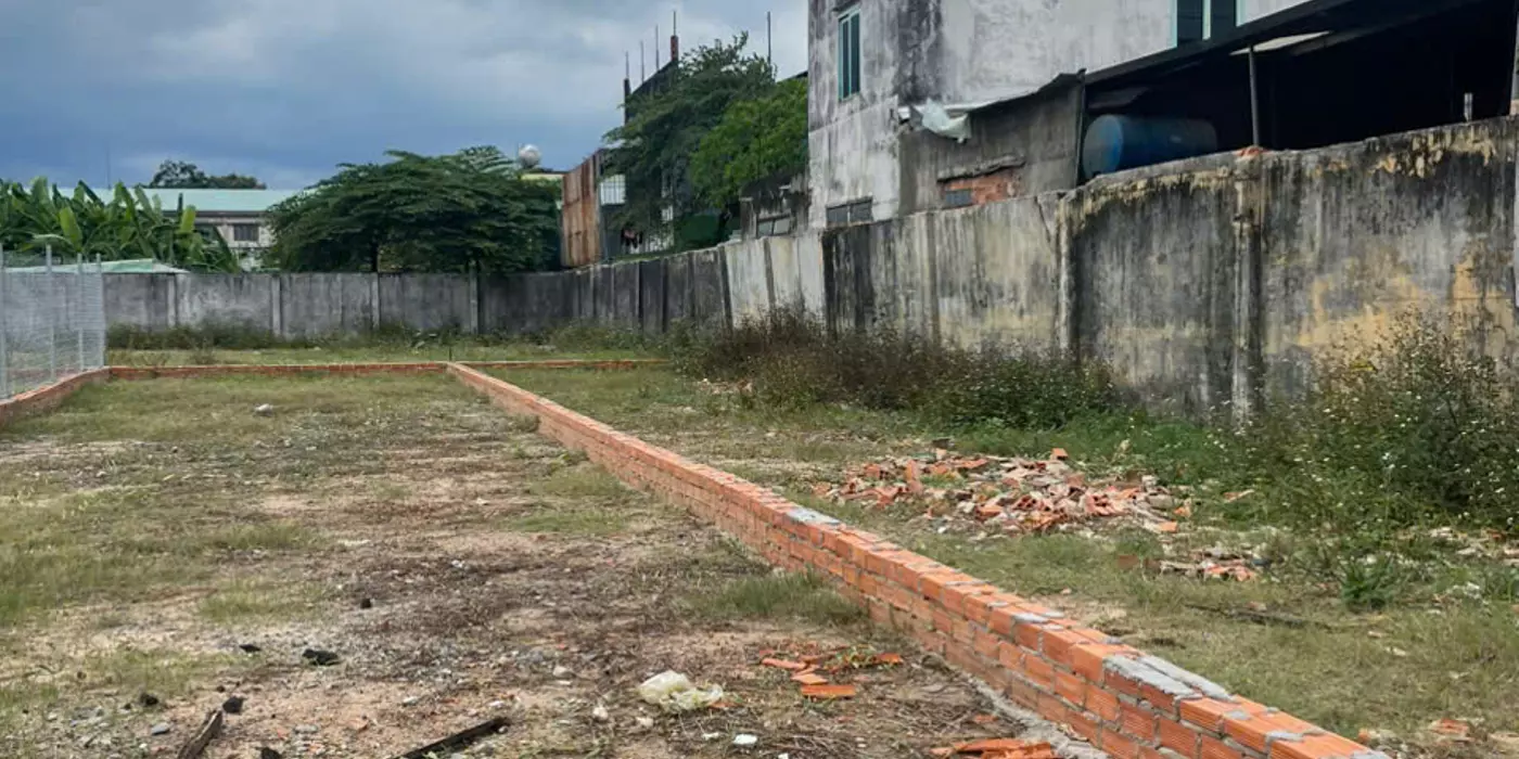 Bán đất 1300m2 giá 10 triệu/m2 Đường nhựa 6m Bà Điểm 5