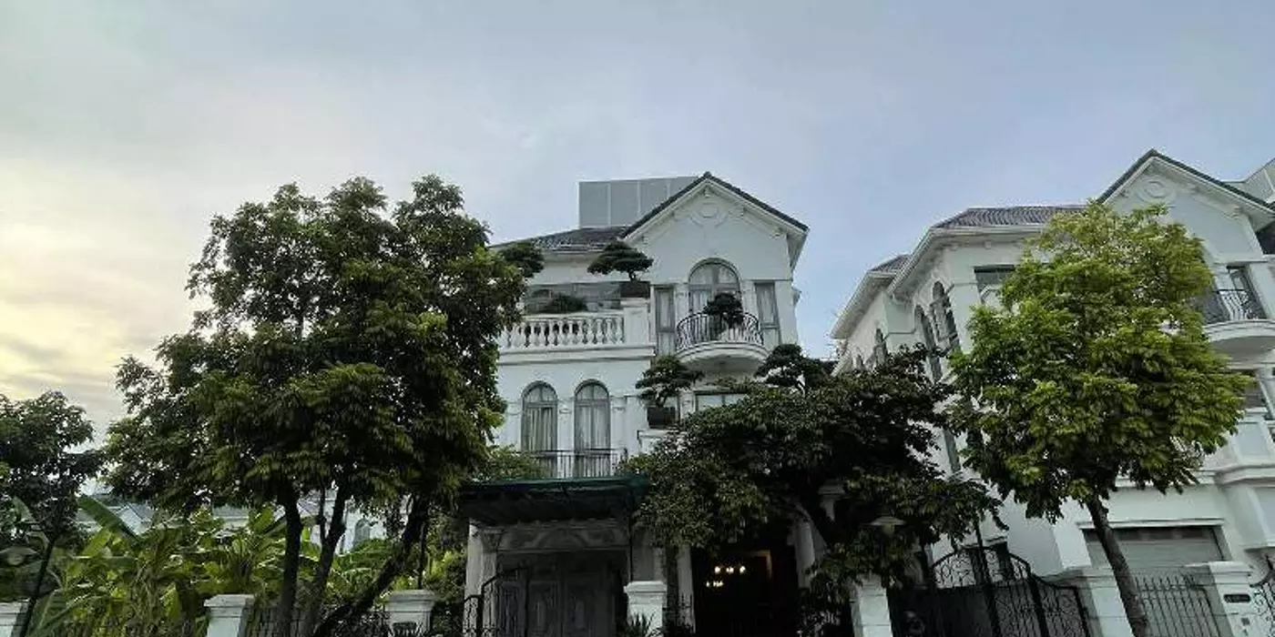 Bán Gấp Biệt Thự 176m² Việt Hưng, Sát Vách Vinhomes Riverside, Vỉa Hè Ô Tô Tránh, Chỉ Việc Đến Ở