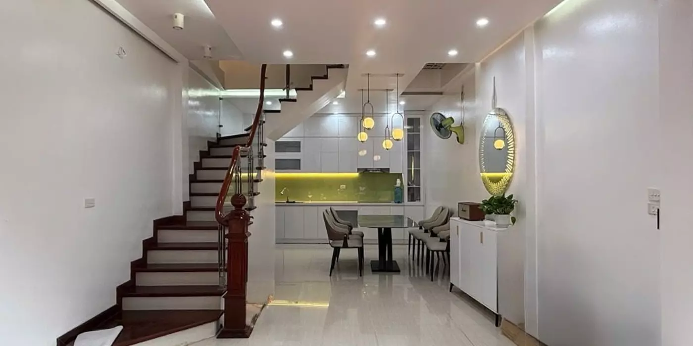 duy nhất 1 căn. Hơn 9 tỷ ngọc lâm 35m x 5T oto đỗ cửa ở luôn.