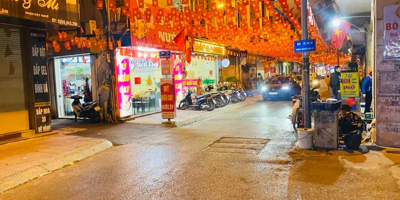 Chỉ hơn 9 tỷ. mặt phố Ngọc Lâm, Kinh Doanh 30m x 5T vỉa hè thêng thang !