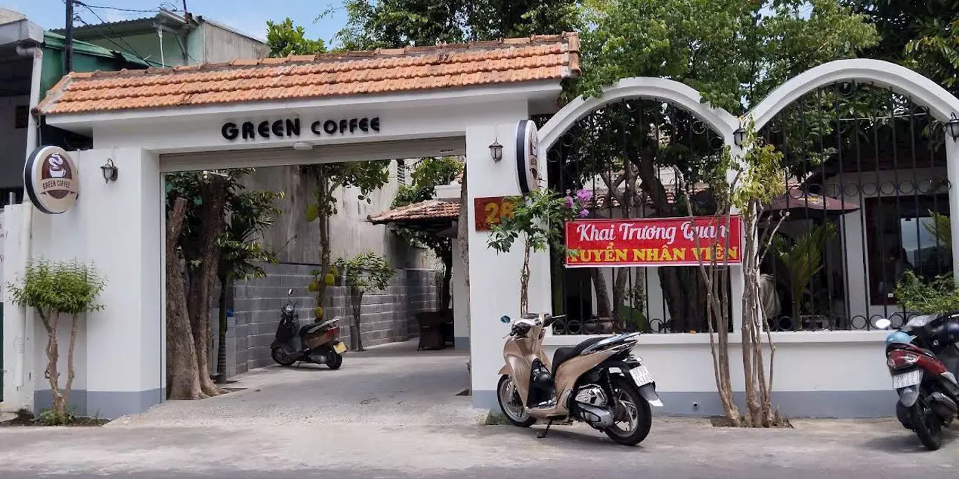 Nhà Cách Biển 100m Sẵn Mô Hình Kinh Dôanh Cafe Ngang rộng 13m Giá rẻ