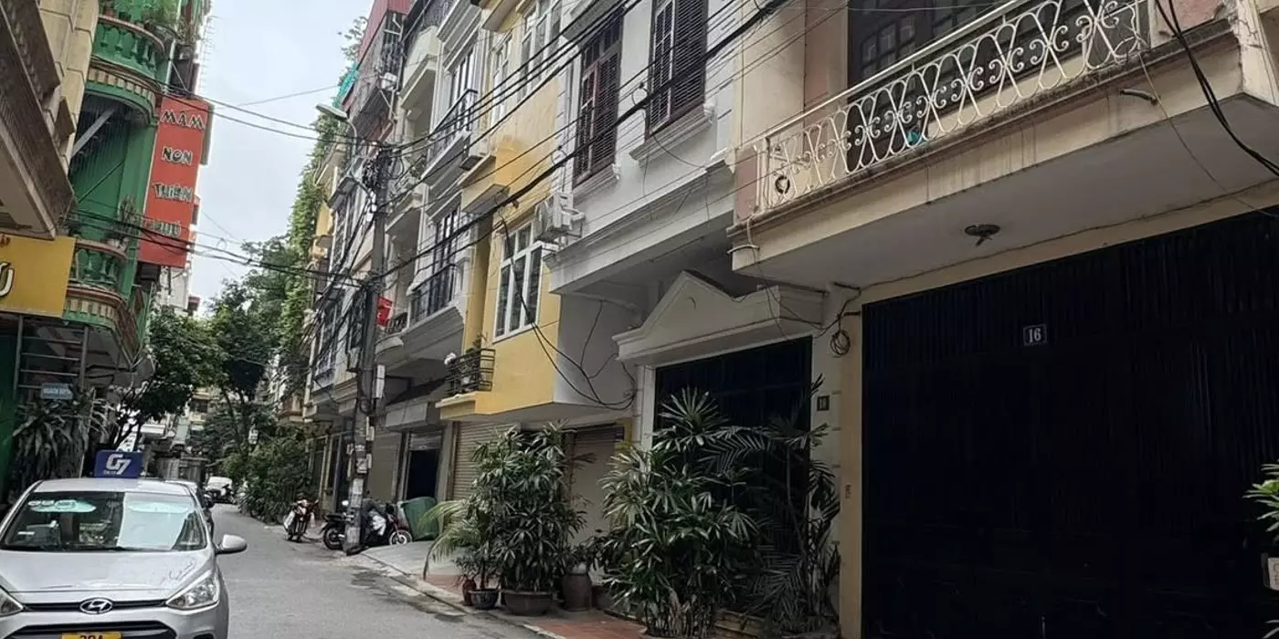 Bán nhà Phạm Tuấn Tài, Cầu Giấy, ô tô vào nhà, mặt tiền hơn 6m, kinh doanh, 48m, 16 tỷ