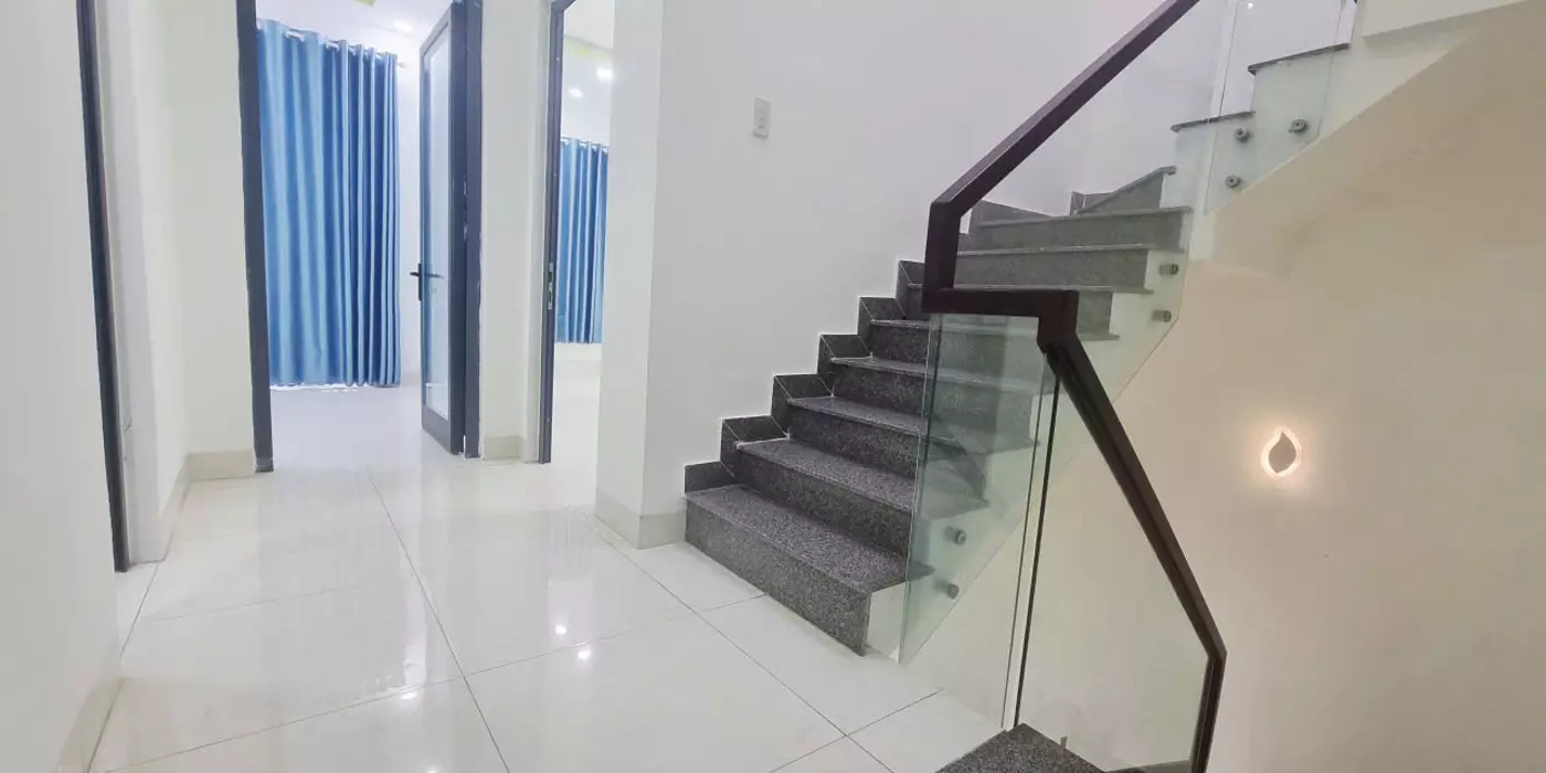 Bán Nhà Lạc Long Quân – 3 Tầng Kiên Cố – 53.7m² – Giá 4.8 Tỷ