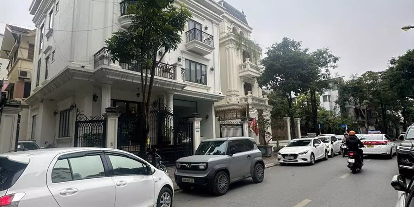 BÁN  BIỆT THỰ SIÊU VIP -MẶT PHỐ KHÚC THỪA DỤ - 190 M2 x 4T - MẶT TIỀN 14M - KINH DOANH ĐỈNH - VIEW