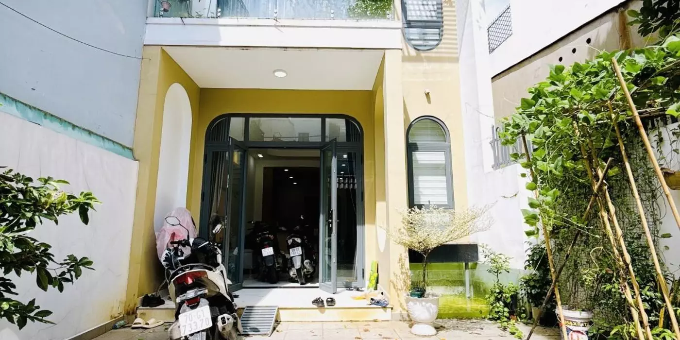 🔥NHÀ 2 TẦNG MỚI CỨNG-94M2 NGANG 6MÉT-SÂN ĐẬU Ô TÔ.
GIÁP TÂN BÌNH-NHỈNH 6 TỶ.