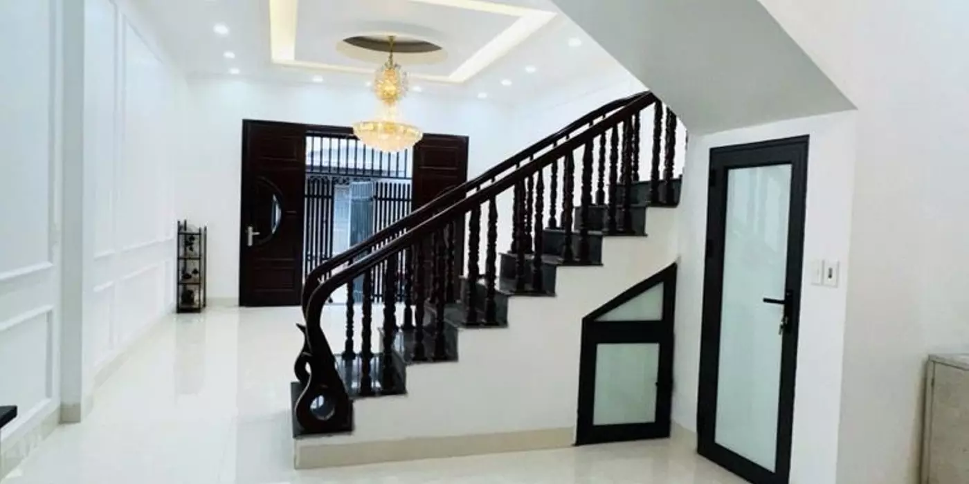 BÁN GẤP NHÀ NGUYỄN VĂN HUYÊN, DT 90M, XÂY 5 TẦNG, MT 5M NỞ HẬU, GẦN Ô TÔ, CHÀO 18.8 TỶ