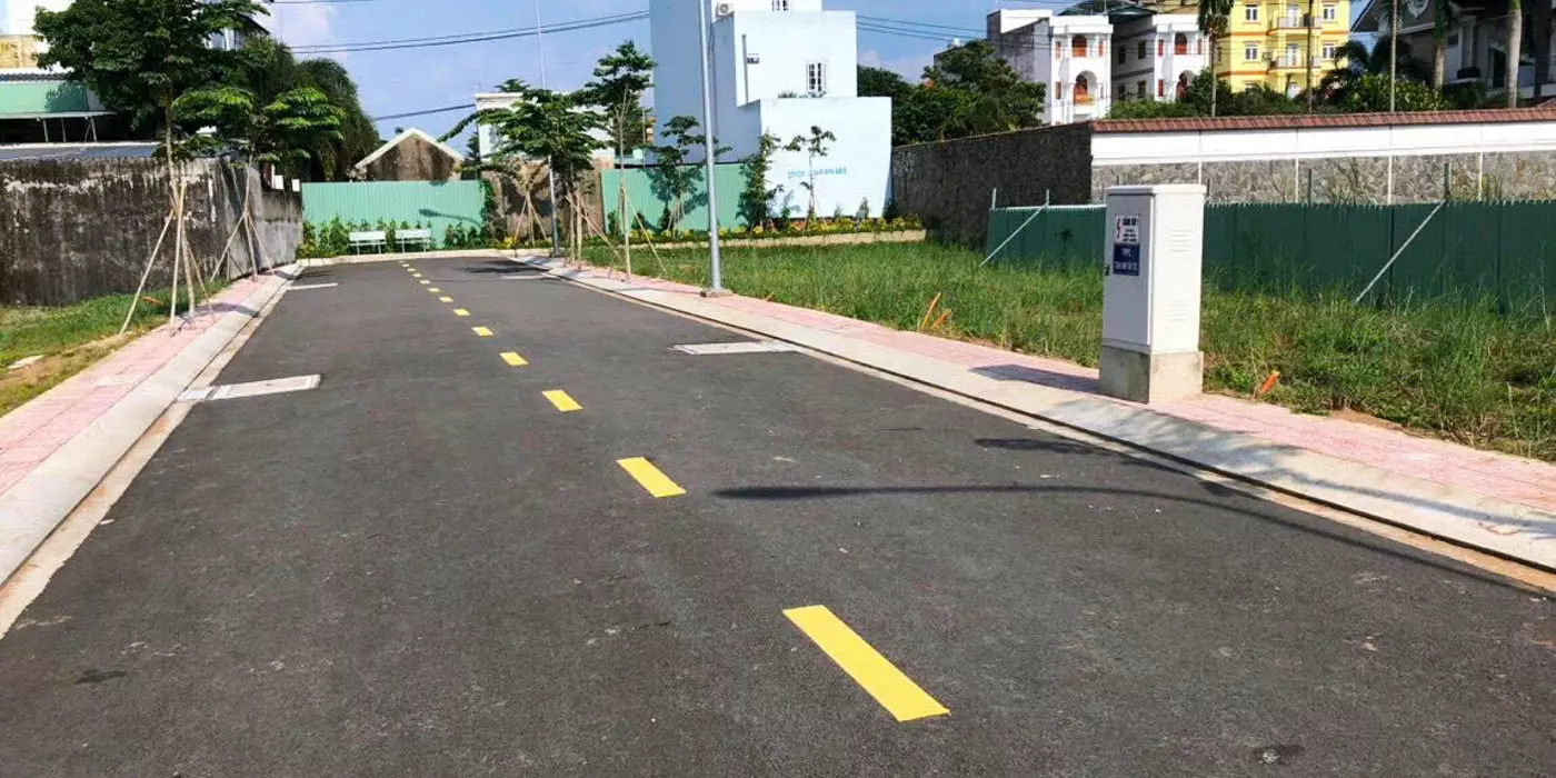 CẦN BÁN 53M2 ĐẤT THỔ CƯ MT ĐƯỜNG NHỰA XE TANK
