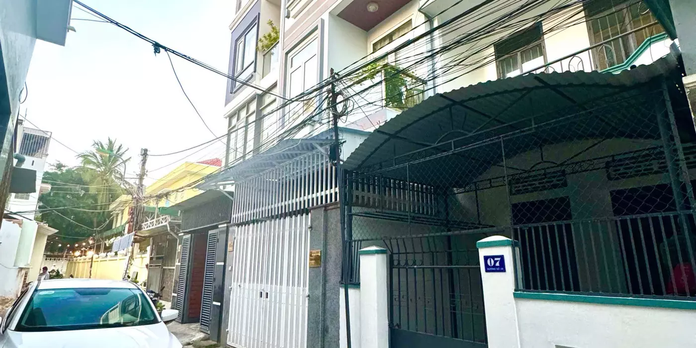 BÁN NHÀ HẺM OTO THÔNG CÁCH BIỂN CHỈ 350m, NGAY CÔNG AN PHƯỜNG BẮC NHA TRANG. ZÁ 5tỷ5.