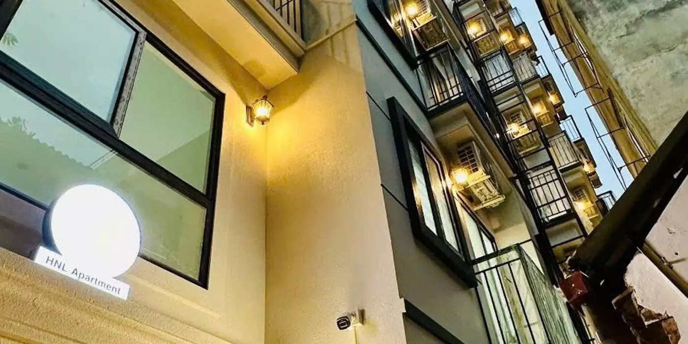 BÁN TOÀ CHDV LÊ VĂN LƯƠNG, CẦU GIẤY - 180M2 x 7 TẦNG THANG MÁY - MT 10M - Ô TÔ ĐỖ CỔNG - 30M RA
