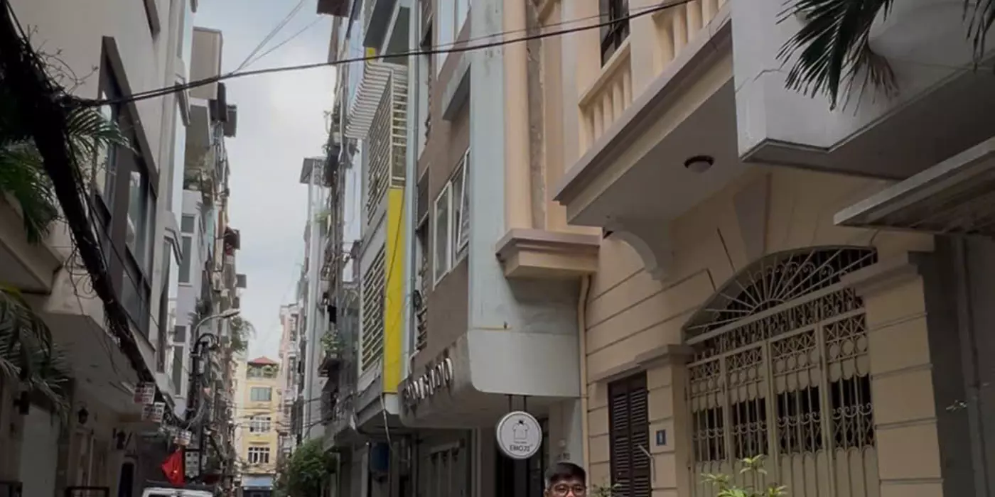 KHU PHÂN LÔ THÁI HÀ, HOÀNG CẦU, Ô TÔ TRÁNH, VỈA HÈ KINH DOANH, CHỦ THIỆN CHÍ BÁN.