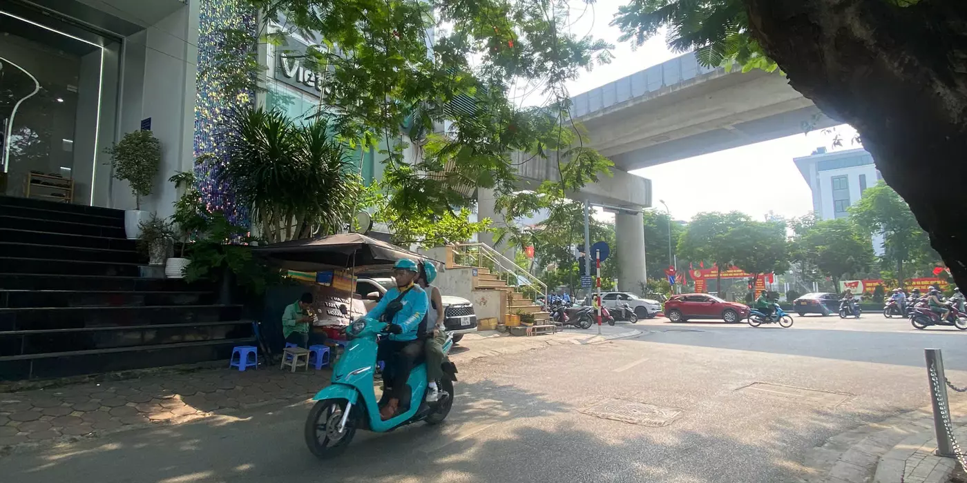 Cho thuê Văn Phòng DT 60m2 view hồ Hoàng Cầu , Ngã ba Mai Anh Tuấn, Hà Nội
