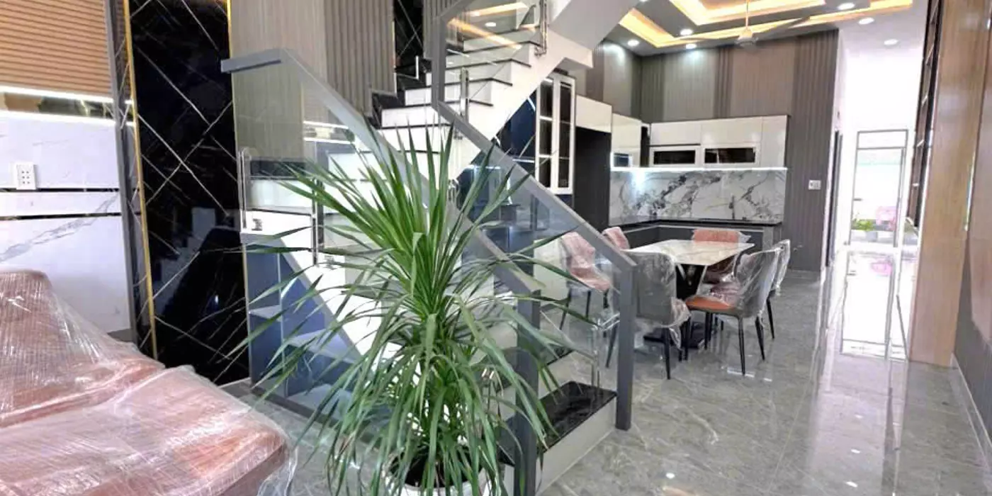 Bán nhà xây mới gần Uỷ Ban xã Bến Lức , DT 100m2, thanh toán trước chỉ 900tr nhận nhà.