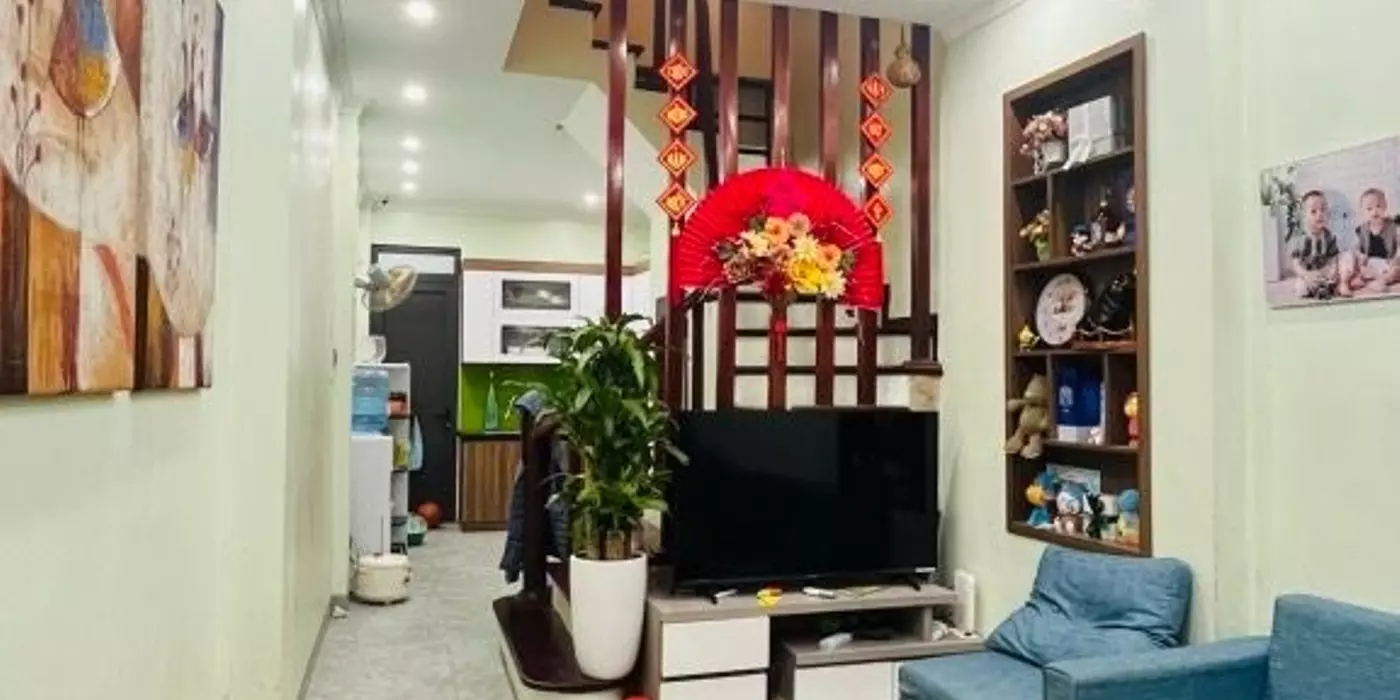 nguyễn đình hoàn cầu giấy 35m x4 tầng 9,3 tỷ 30m ô tô tránh,ngõ thông