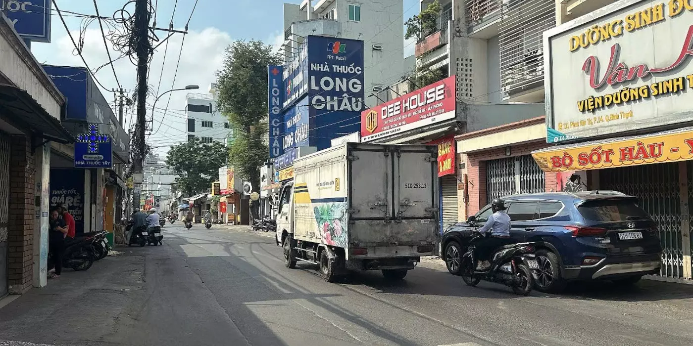 Chỉ 26 tỷ có nhà MTKD gần chợ Bà Chiểu ngang 4.7m 124m2 5 tầng Phan Văn Trị KD sầm uất.