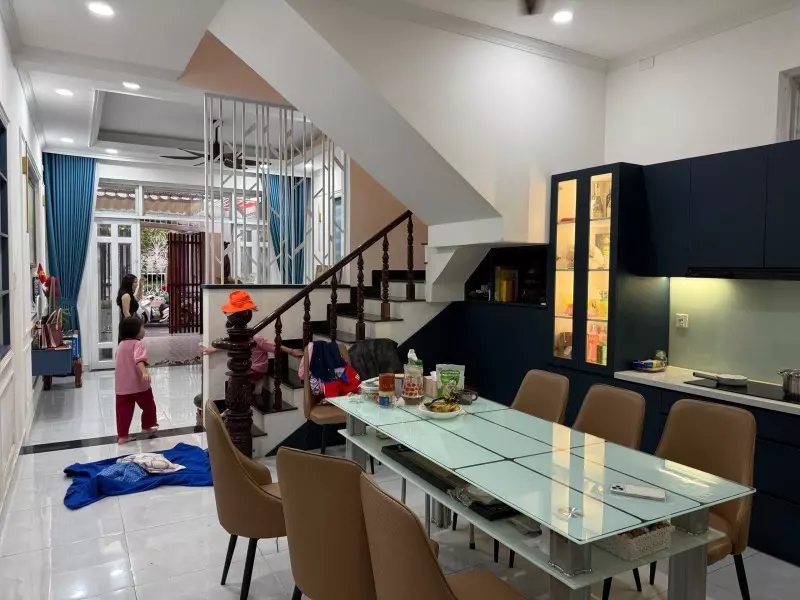 Bán nhà đường Đỗ Xuân Hợp, Phước Long B, Q9, Thủ Đức, TP HCM. DT  80m2, 4 tầng, sổ hồng. Giá 10.4