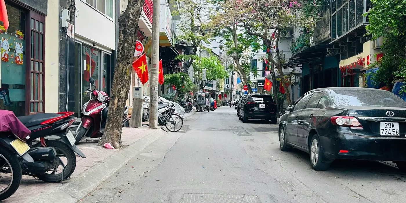 Bán nhà phố Đội Cấn, Ba Đình, gần phố, dân xây, sẵn nội thất, 42m, 5 tầng, 11.5 tỷ