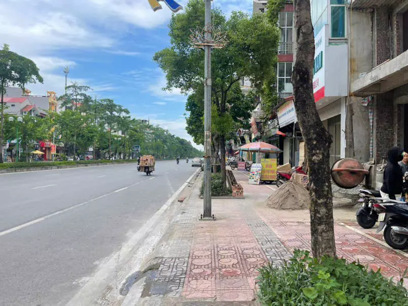 Bán đất tặng nhà C4 mặt phố Ngô Gia Tư- Kinh doanh- vỉa hè 70m nhỉnh 14 tỷ(TL)
