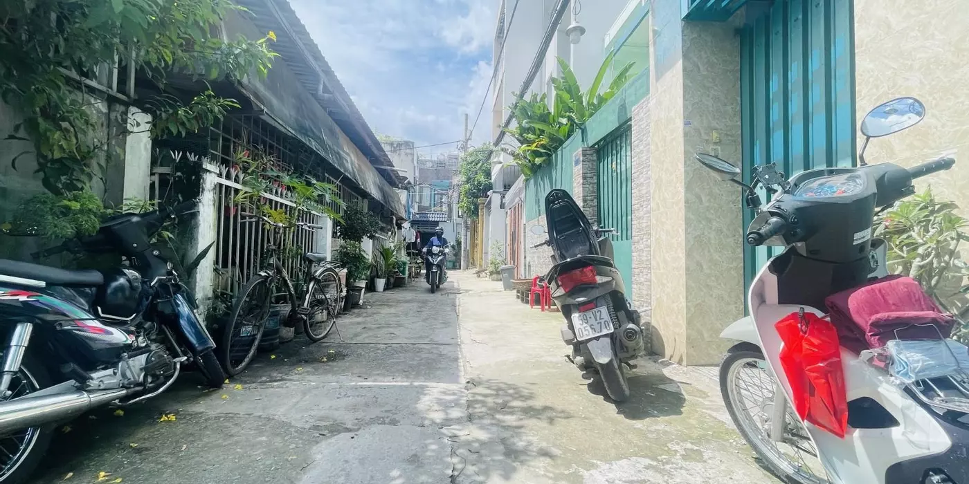 SIÊU PHẨM DIỆN TÍCH KHỦNG–NHÀ ĐẸP NGUYỄN VĂN QUÁ, Q12
HXH 4M CÁCH MẶT TIỀN NGUYỄN VĂN QUÁ VÀI