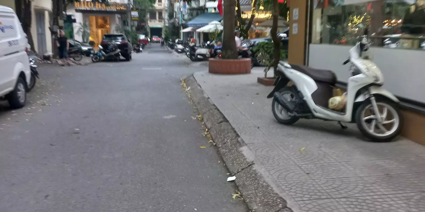 Bán nhà phân lô Phố Quan Nhân đường ô tô giá 17,5 tỷ
